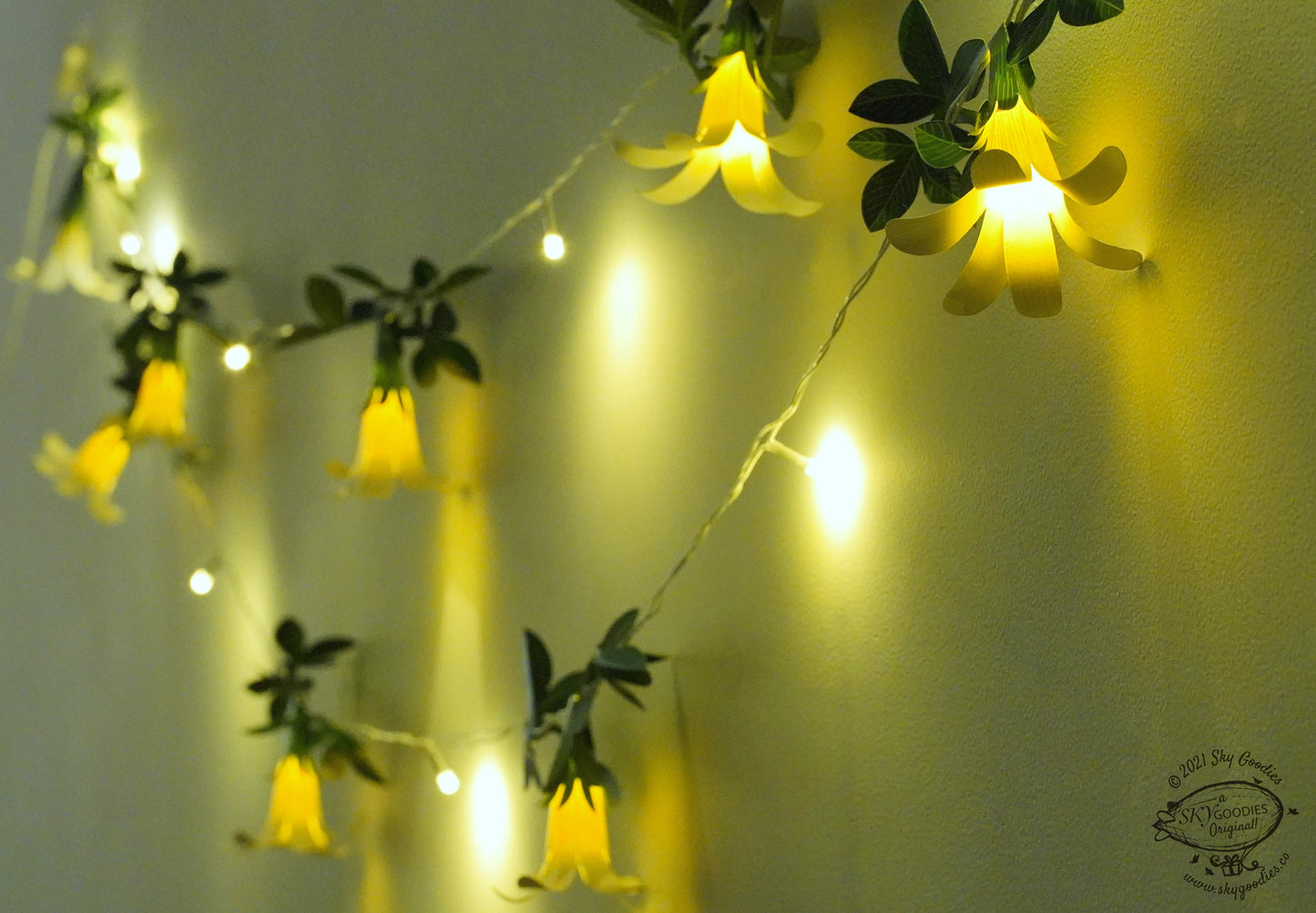 White Paper Flower Fairy Lights (10 flowers)